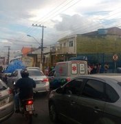Colisão deixa trânsito congestionado no Centro de Arapiraca