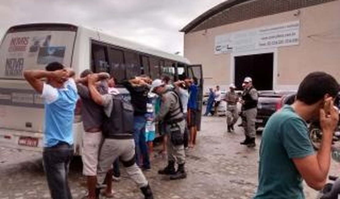Operação ?Fecha Quartel? apreende 33 veículos e autua 61 motoristas por irregularidades