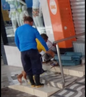Ladrões roubam hidrômetro em estabelecimento no centro de Arapiraca na manhã desta segunda-feira (28)
