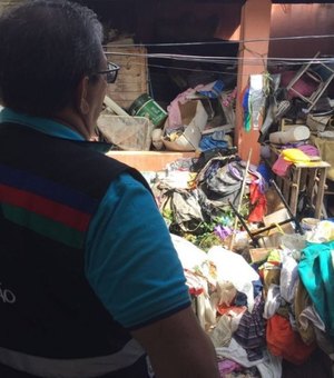 Fiscalização retira 120 toneladas de lixo em residência no Barro Duro