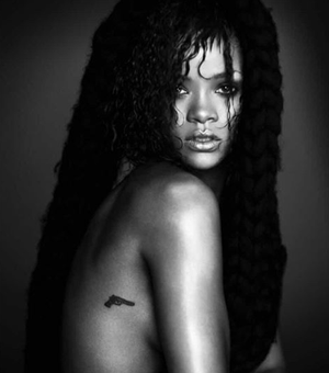 Foto de Rihanna de topless quebra redes sociais