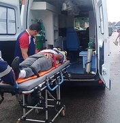 Motociclista é arremessado em pista após colisão em Mercado Público de Arapiraca