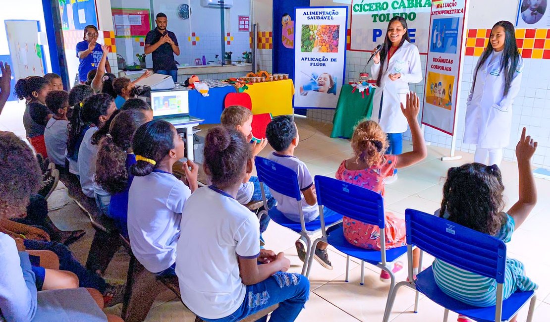 Alunos de Atalaia são beneficiados com Saúde na Escola, que incentiva cuidados com a higiene bucal