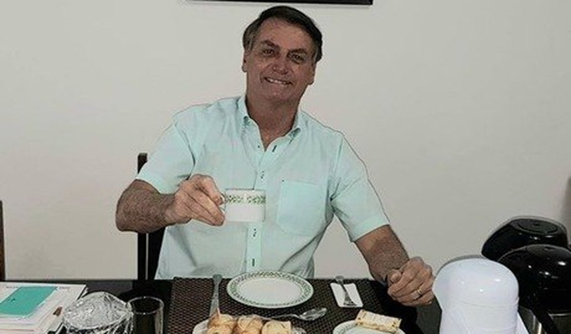 'Estou bem, viverei por muito tempo', diz presidente Bolsonaro