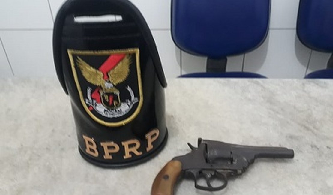 Polícia retira arma de fogo de circulação na Ponta Grossa, em Maceió