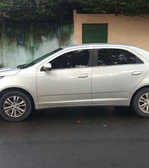 Casal rouba carro em Santa Luzia do Norte e abandona em Maceió
