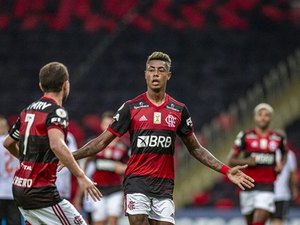 Flamengo acentua supremacia sobre o Vasco e volta a depender de si para ser campeão