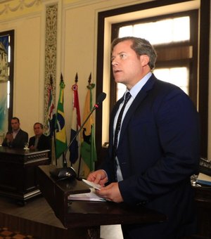 Ministro Marx Beltrão recebe alta honraria de Maceió por trabalho pelo Turismo