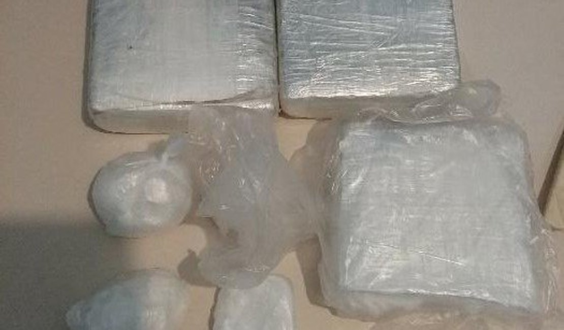 Policia apreende mais de 3 quilos de cocaína no bairro do Feitosa