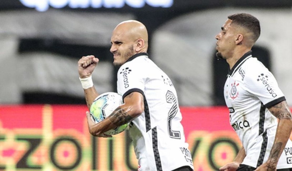 Fábio Santos comemora vitória do Corinthians: 'Fizemos por merecer'