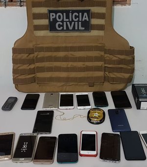 Homem é preso acusado de comercializar celulares roubados 