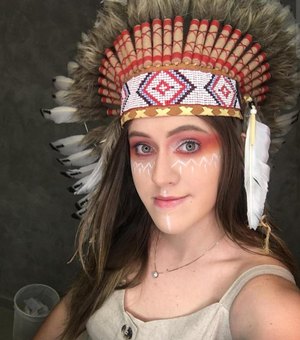Deputada Cibele Moura é acusada de racismo por “fantasia” indígena 