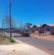 [Vídeo] Mulher ateia fogo no carro do marido após descobrir traição