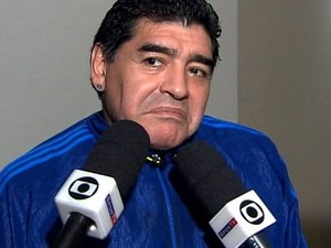 Maradona chama zagueiros do Brasil de 'fenômenos' e diz que espera mais de Neymar