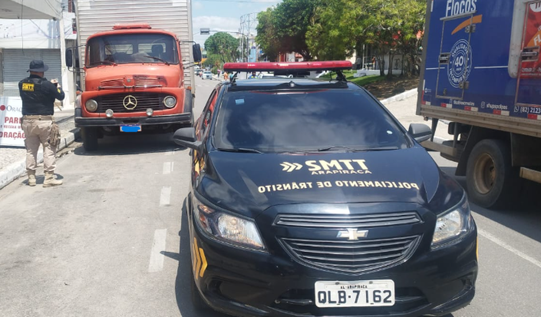 Homem xinga agentes de trânsito em Arapiraca e é detido por desacato à autoridade
