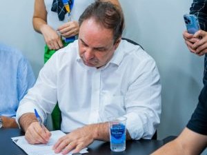 Prefeito Luciano Barbosa libera duas folhas no rateio do Fundeb aos profissionais da Educação
