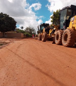 [Vídeo] Pavimentação asfáltica da comunidade Cangandu deverá ser concluída em setembro