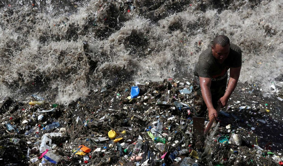 Praias paradisíacas do Caribe estão sendo invadidas pelo lixo