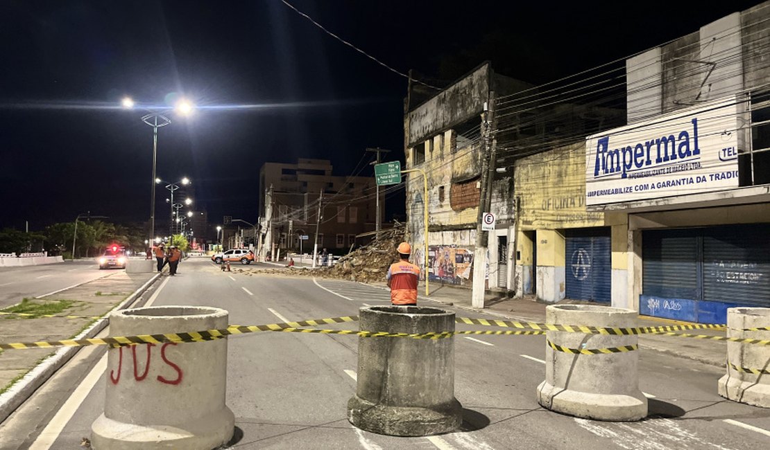 Prédio que desabou na Avenida da Paz será demolido hoje pela Defesa Civil