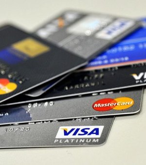 Homem é preso suspeito de falsificar documentos para fazer cartões de crédito