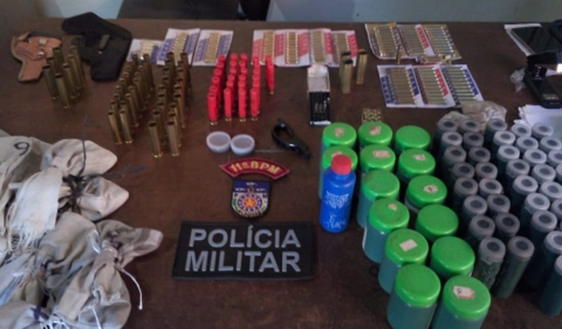 Polícia apreende grande quantidade de munições e artefatos bélicos, em Coruripe