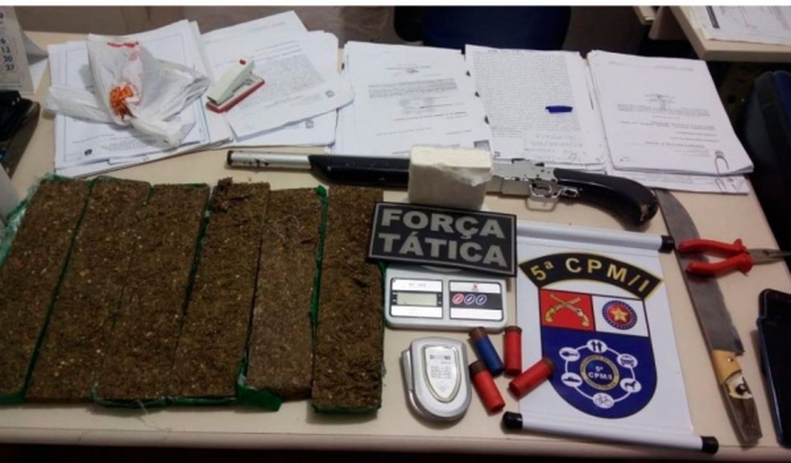 PM prende quatro suspeitos e apreende 5kg de drogas na 'Vila da Droga'