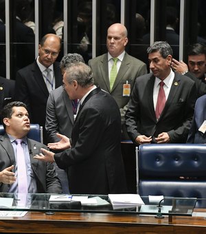 Renan Calheiros deve ser 'demitido' do cargo de ouvidor do Senado