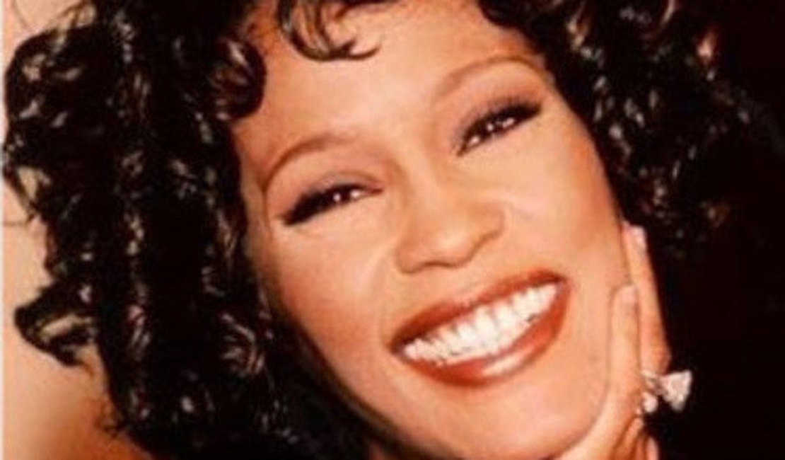 Whitney Houston perdeu dentes e pedaços de pele antes de morrer