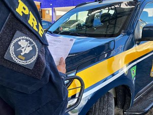 Condutor é preso e veículo roubado há 12 anos na Bahia é recuperado no Sertão de Alagoas pela PRF