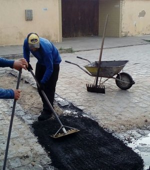 Serviços de pavimentação beneficia oito bairros de Arapiraca
