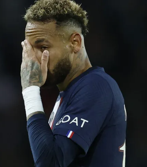 Neymar vai passar por cirurgia no tornozelo e não joga mais na temporada