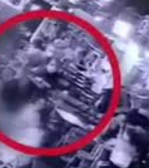 [Vídeo] Homens são flagrados furtando bolsa em um parque de food trucks na Jatiúca