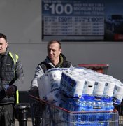Coronavírus: Especialistas tentam explicar corrida ao papel higiênico em supermercados