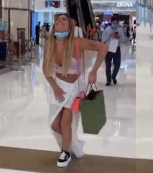 Viih Tube faz xixi na calça durante crise de riso em shopping