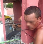Homem é agredido pela população após cometer assaltos em Maceió