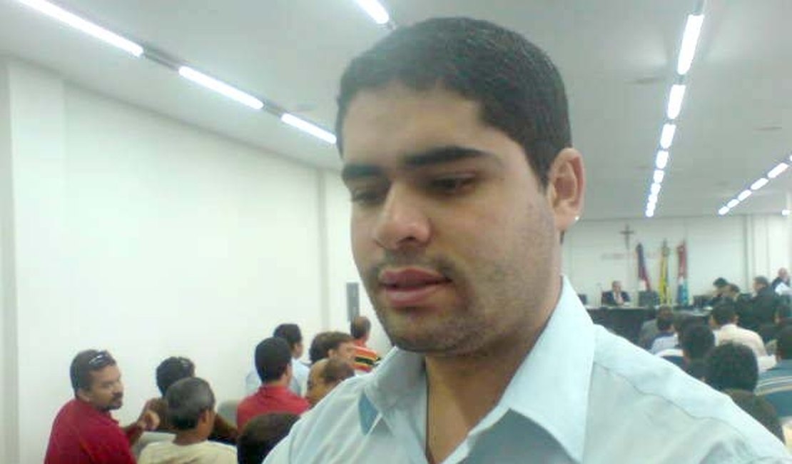 Foragido há sete meses ex-prefeito de Mata Grande se entrega a polícia