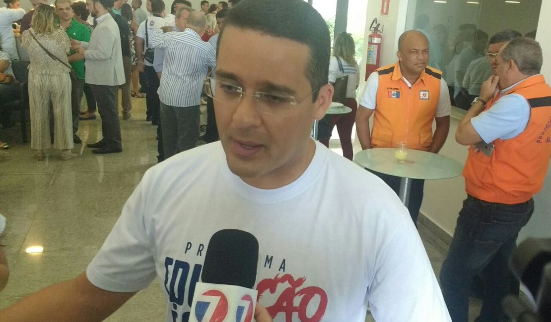 'Próxima semana estaremos lançando edital de contratação de profissionais', disse secretário de saúde