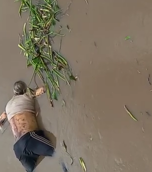 [Vídeo] Bombeiros resgatam corpo de homem que desapareceu no Rio Mundaú
