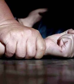 Homem é preso acusado de estuprar a própria filha em Maceió