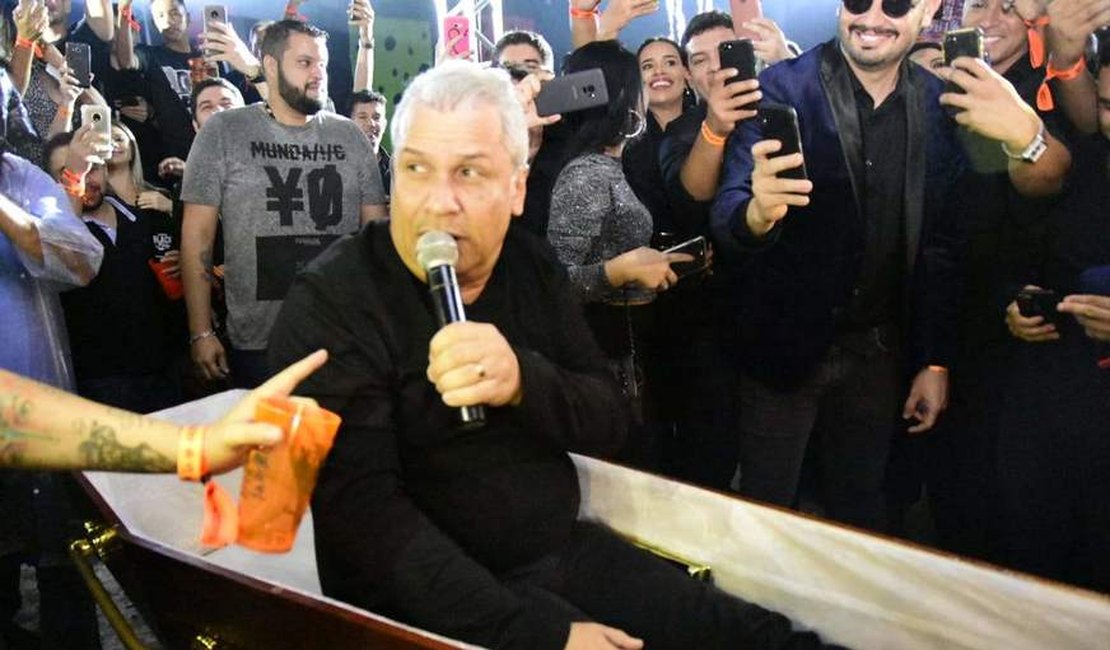 Sikêra Júnior é apresentado como novo reforço da TV A CRÍTICA na festa do Dia do Mídia
