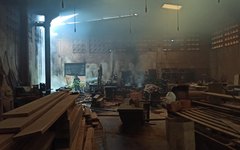 Incêndio em loja de madeiras no bairro da Levada 