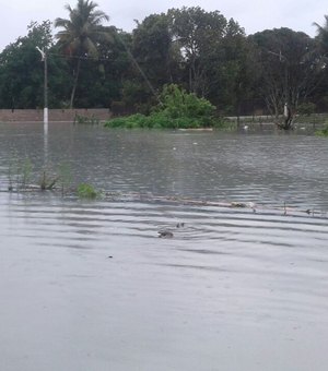 [Vídeo] Chuva deixa moradores de Pilar ilhados