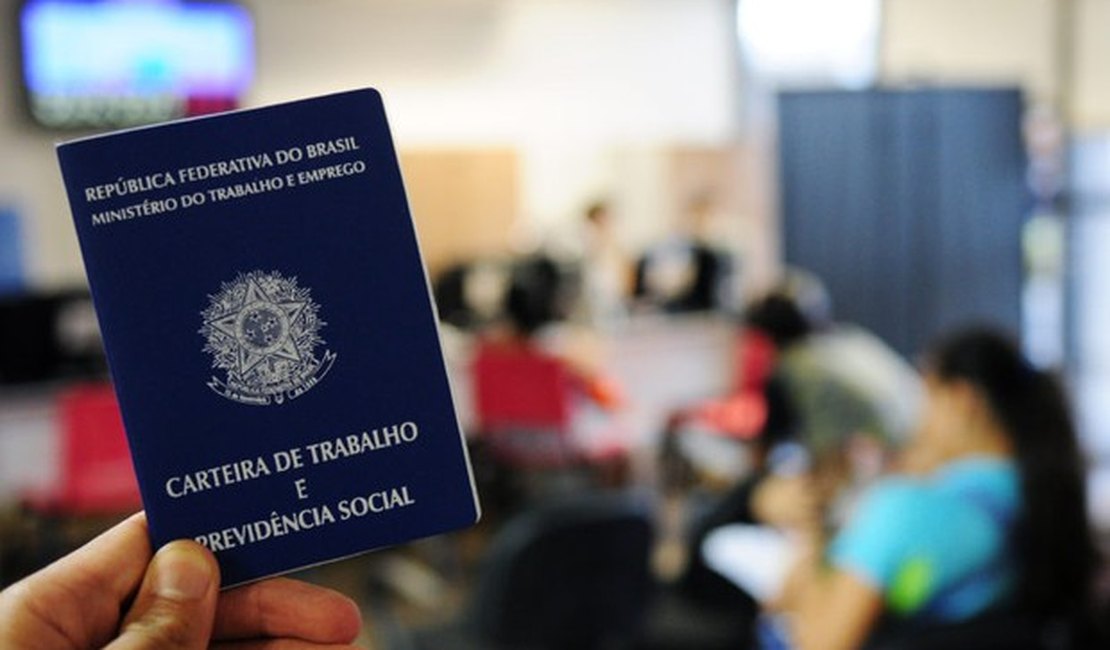 Pedidos de Seguro-desemprego caem 43% em um ano no Estado