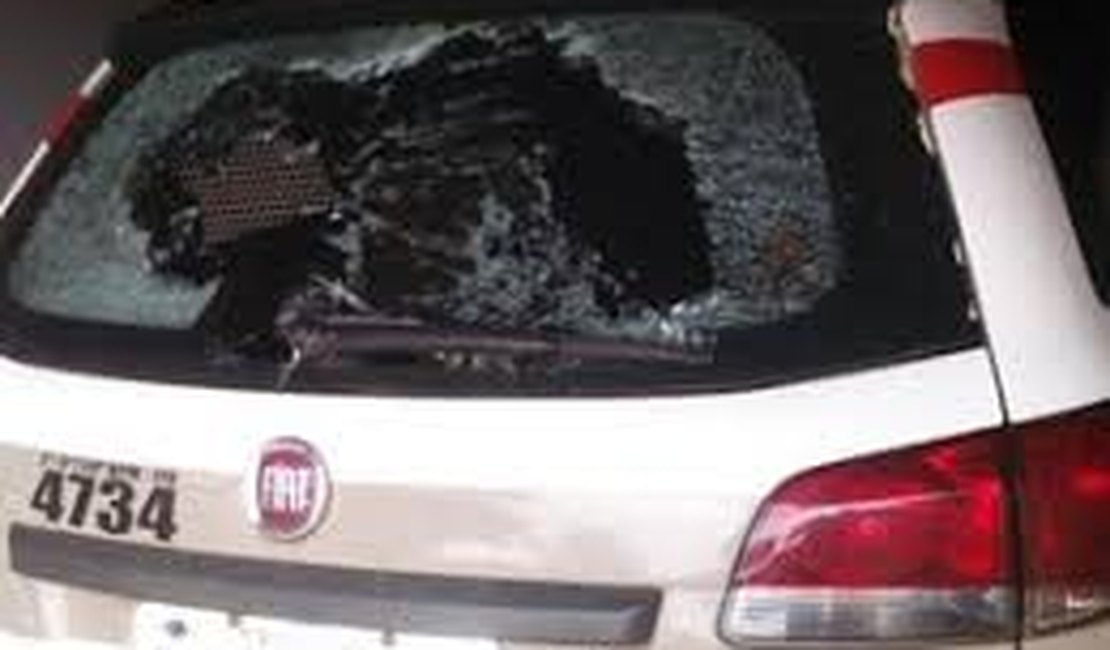 Suspeito quebra vidro e foge de viatura policial mas é recapturado, em Arapiraca