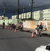 Veículos são removidos em operação no Benedito Bentes 