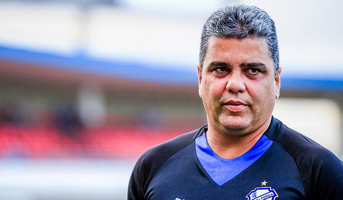 Vila Nova oficializa demissão do técnico Marcelo Cabo, ex-CSA