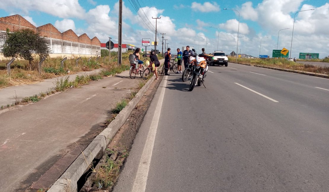Ciclista passa mal e cai de bicicleta em Arapiraca