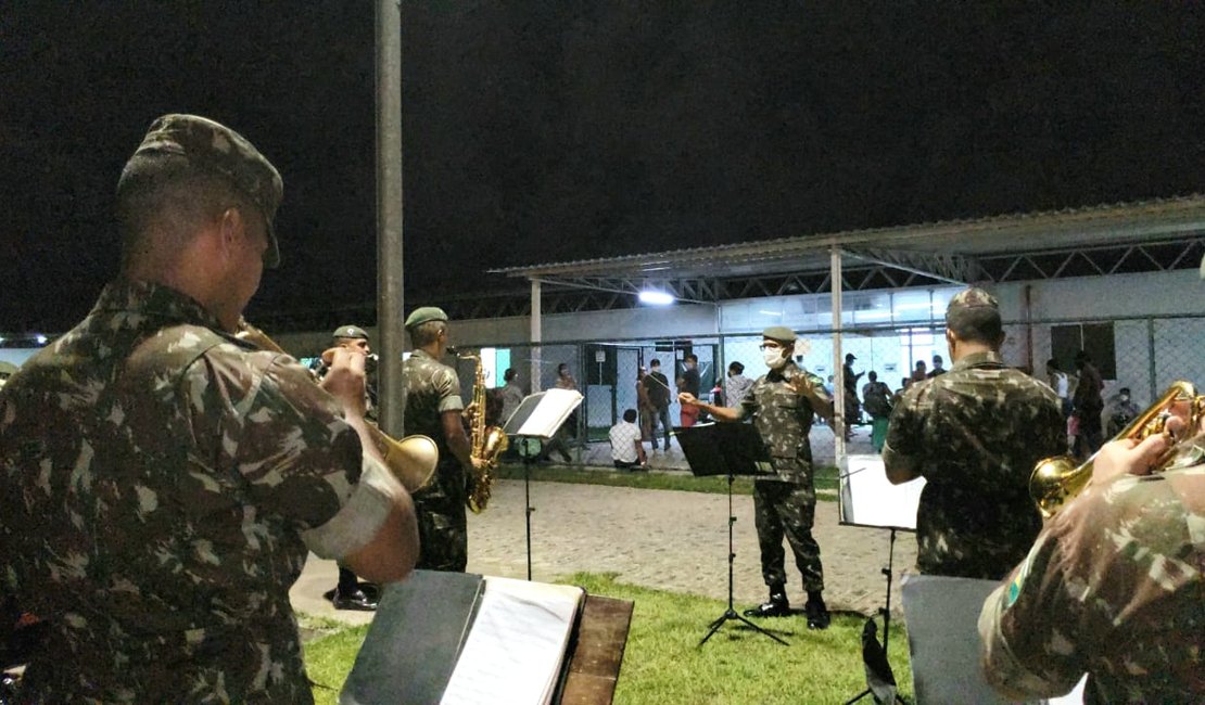Unidades de Saúde de Alagoas recebem apresentação da Banda do Exército
