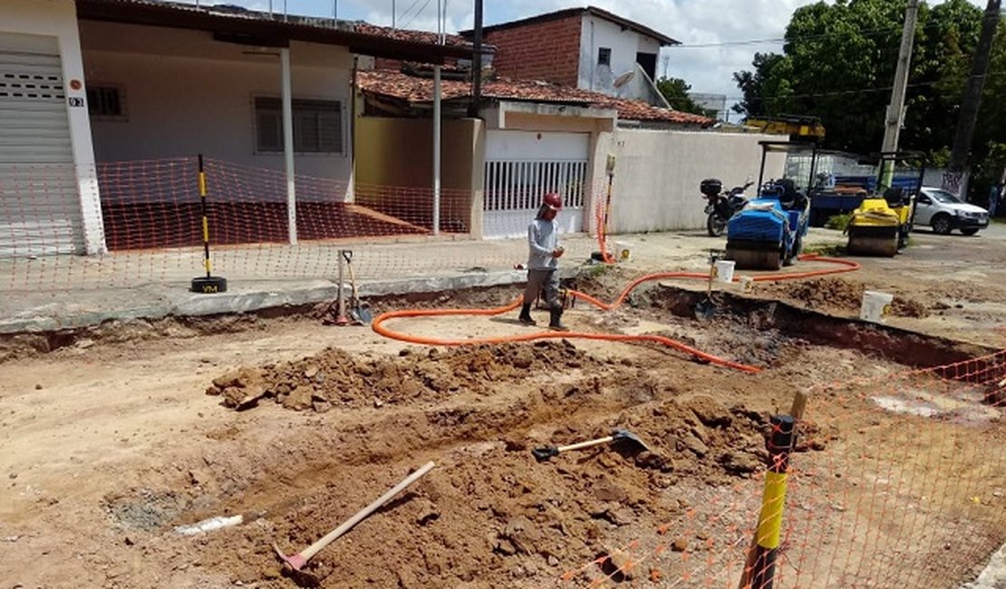Pinheiro tem fornecimento de água suspenso para troca de tubulação rompida