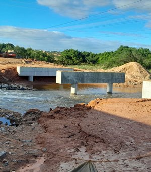 [Vídeo] Motoristas cobram conclusão de ponte em rodovia entre Arapiraca e Feira Grande
